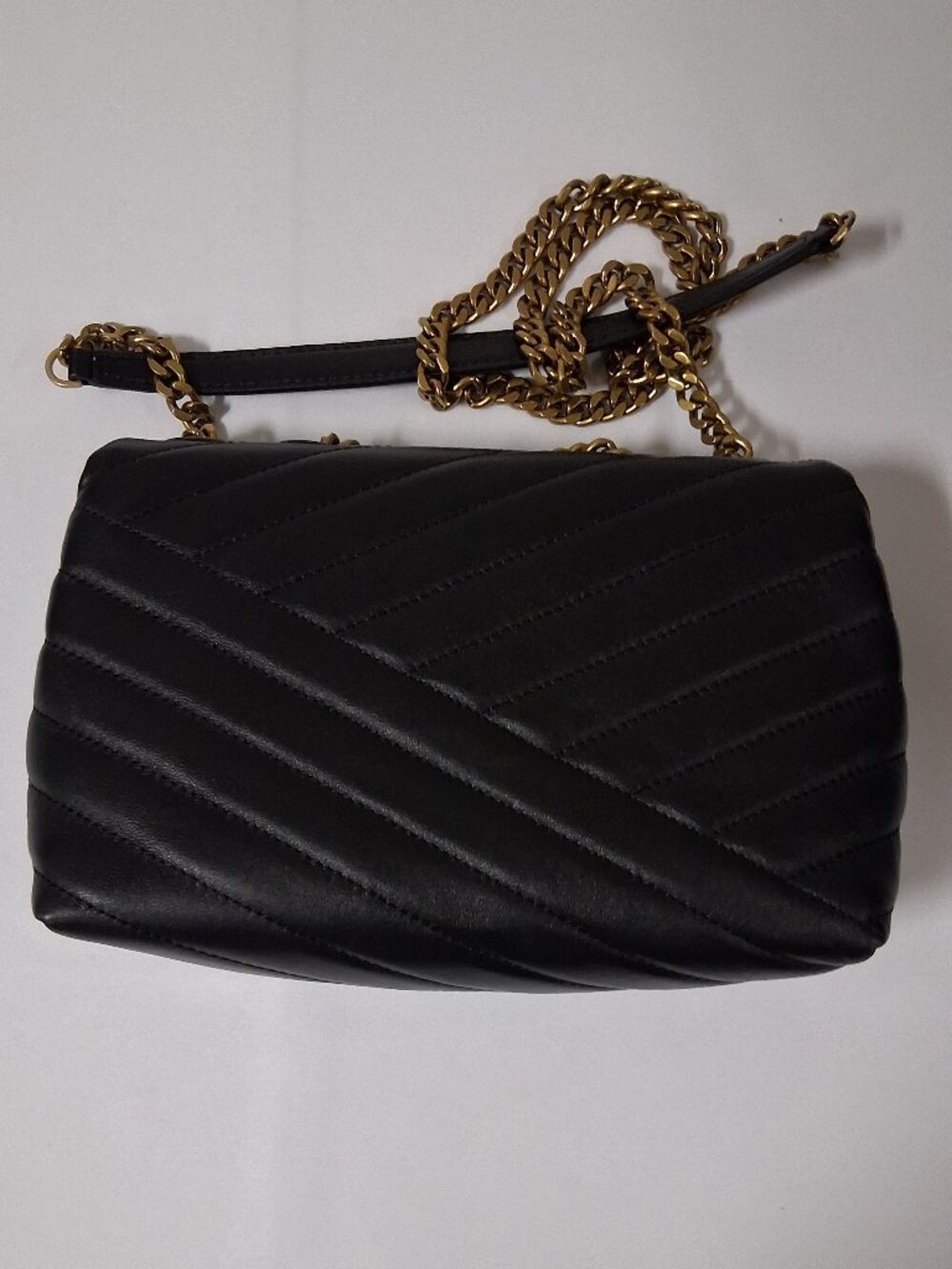 Tory Burch Kira Chevron Convertible Shoulder Bag – Black (Style 90446-001) - Picture 2 of 11